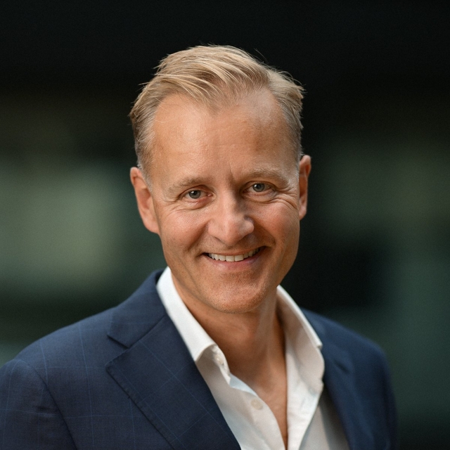 Bård startet opp Malling & Eiendomsutvikling (MCEU) i år 2015. Han leder et prosjektmiljø bestående av dedikerte, erfarne og dyktige ingeniører. Prosjektporteføljen til MCEU spenner i dag over et bredt spekter innen næringseiendom fra komplekse rehabiliteringsprosjekter til større nybygg. Sentralt i MCEU’s filosofi er gårdeiers verdiøkning, og våre oppdrag er ofte i kontekst med andre tjenester i Malling & Co. Bård jobber mye med tidligfase og regulering av eiendom, og følger byutviklingstrender tett. Hans erfaring som tidligere ansvarlig for IKEA Eiendom Norge, har gitt ham tilnavnet «IKEA-Bård», og som resultat rømmer han byen så ofte han kan til fordel for fjellet.