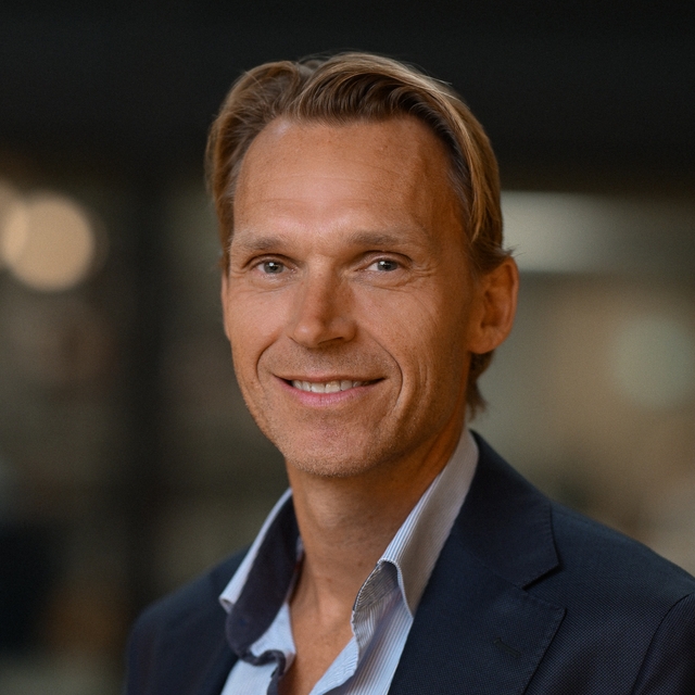 Fredrik er daglig leder i Malling & Co Markets og partner i Malling & Co Næringsmegling. Fredrik Sommerfeldt har vært i næringsmeglerbransjen i 20 år, hvorav de siste ti i Malling & Co. Han har ledet utleievirksomheten siden 2014 og transformert den fra å være en ren utleietjeneste til en helhetlig strategisk rådgivningstjeneste med både utvikling, konseptualisering og utleie av næringseiendom.