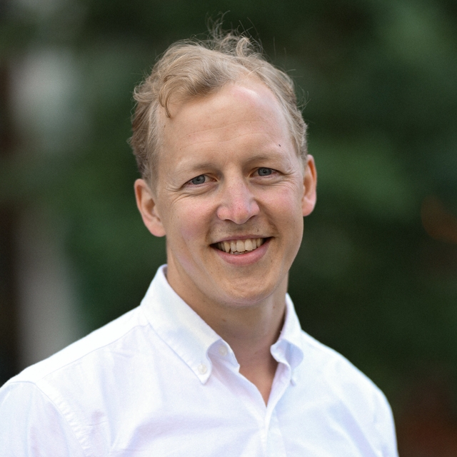 Herman er en del av rådgivermiljøet i Malling & Co Energi og Miljø, som jobber på kryss og tvers med energi- og miljødimensjonene innenfor Eiendomshuset samt med egne porteføljer utenfor huset. Herman er udannet sivilingeniør fra NTNU med hovedprofil på Energibruk i bygninger. Faglig bakgrunn innen VVS, bygningsfysikk, energiberegninger, inneklima, energiforsyning, varmepumper og PV/T-teknologi. Som en del av Malling & Co Energi og Miljø bistår Herman våre kunder med både rådgivning i tidligfase, samt gjennomføring og oppfølging av tekniske prosjekter