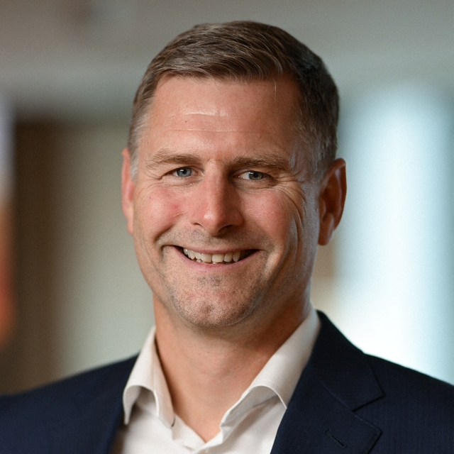 Martin Mehus har ledet den økonomiske forvaltningen siden 2017. Han er statsautorisert revisor og regnskapsfører, og har bred erfaring fra internasjonal industri til boligutvikling i Norge. Martin brenner for å koble regnskap og teknologi sammen for å skape unike og gode kundeopplevelser. I sine yngre dager konkurrerte han i norgestoppen innen seiling, en erfaring han gjerne trekker inn i arbeidshverdagen.