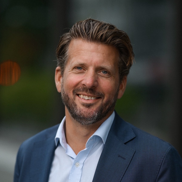 Pål Wrige har jobbet som Teknisk sjef i Malling & Co siden mai 2014, og trekker i nødvendige tråder for å sikre at gårdeiere kan stole på at drift av eiendommen går som smurt. Påls sans for orden og struktur kommer godt med i arbeidet, og er en av lærdommene han tok med seg fra 12 år i forsvaret. Han har også jobbet flere år som eiendomsmegler, og kjenner eiendomsbransjen fra ulike sider. Som han selv sier: «Tiden i forsvaret lærte meg å si ting som de er. Tiden som megler lærte meg å si det på en hyggelig måte».