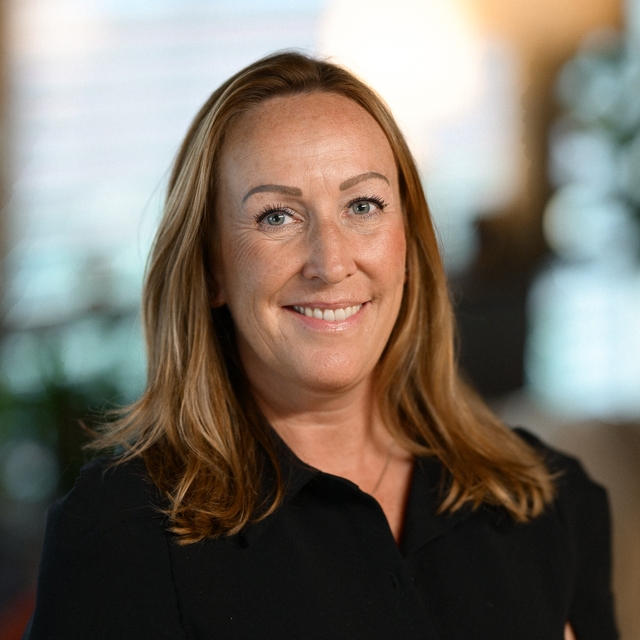 Therese er advokat med 12 års erfaring fra flere ulike fagområder innen eiendom. Hun ble ansatt som eiendomssjef i Malling & Co april 2016, med overordnet ansvar for et forvaltningsteam og de eiendommene de forvalter. Som fagperson er hun svært opptatt av tett dialog med gårdeiere og leietakere, gode leiekontrakter og å utnytte potensialet i eiendommene. Therese er et ordensmenneske som sjelden går rundt grøten. Godt humør og tydelige og konstruktive tilbakemeldinger er hennes varemerke.