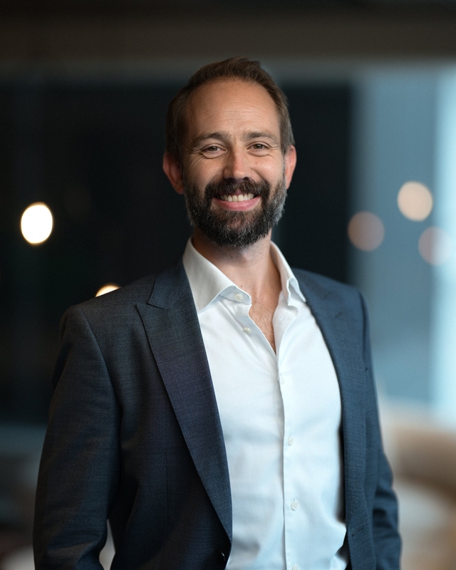 Thomas Melheim er en erfaren Seniorrådgiver hos Malling & Co Technology. Han har en imponerende bakgrunn fra entreprenørbransjen med dyp innsikt i teknologisk utvikling. Thomas er en nøkkelressurs for smartbygg, IoT og komplekse tekniske anlegg. Med en bachelorgrad i automasjon og reguleringsteknikk, samt en ExecutiveMBA i økonomisk styring og ledelse fra Norges Handelshøyskole (NHH), har Thomas ledet og vært ansvarlig for teknisk design og implementering av skybaserte styringssystemer og komplekse SD systemer i norden.