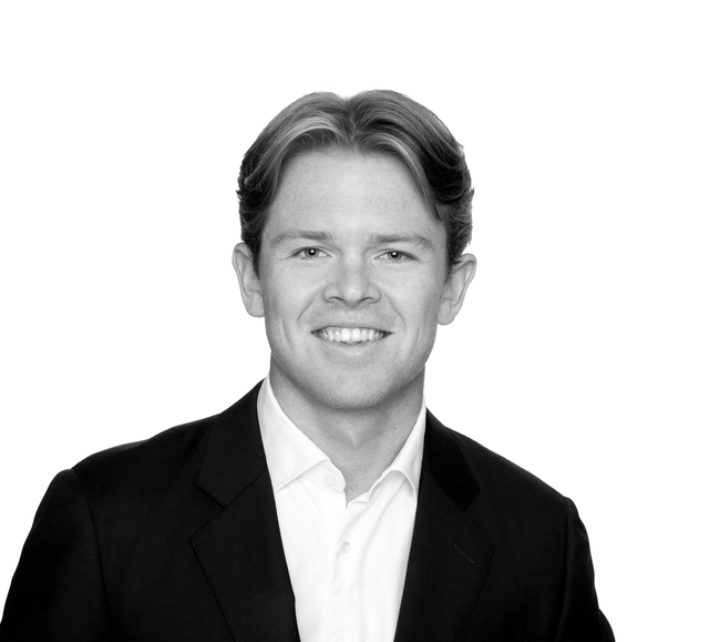 Jørgen Holand er junioranalytiker i Malling & Co Research and Valuation (MCRV), med hovedansvar for kontormarkedet. Med en dobbel mastergrad i finans og internasjonal business fra NHH og Ivey Business School, bringer Jørgen en solid akademisk bakgrunn.
I det daglige bidrar han til å styrke Mallings kunders beslutningsgrunnlag ved å levere dype data-drevne analyser. Jørgens lidenskap ligger i å avdekke innsikt på både markeds- og eiendomsnivå, og han bistår aktivt selskapets avdelinger med kundeoppdrag og utarbeidelse av markedsanalyser i tett samarbeid med MCRV-teamet.