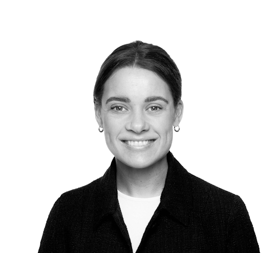 Pernille ble en del av Malling & Co i starten av 2025, og har allerede etablert seg som en viktig ressurs som en del av teamet i Malling & Co Energi og Miljø. Hun er utdannet sivilingeniør fra OsloMet, og har en solid faglig bakgrunn med en kombinasjon av teknisk kompetanse og inngående kunnskap om miljøpåvirkningen i byggebransjen. Med flere års erfaring fra rådgivermiljøet, og en initiativrik personlighet, vil Pernille være med i utviklingen av bærekraftig næringseiendom.